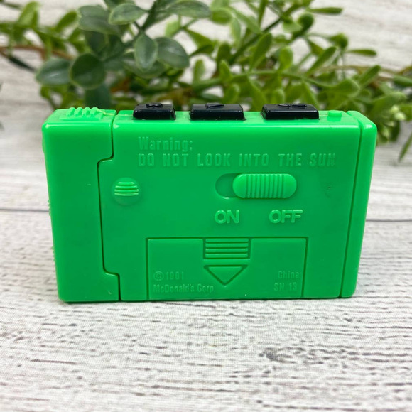 Vintage 1990's McDonalds Lost Arches Toy Cassette Tape Magnify Glass Toy - Picture 4 of 6